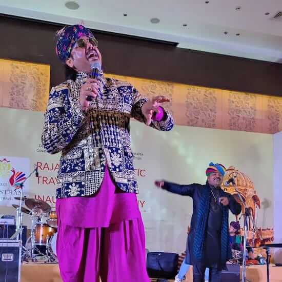 Mame Khan performing