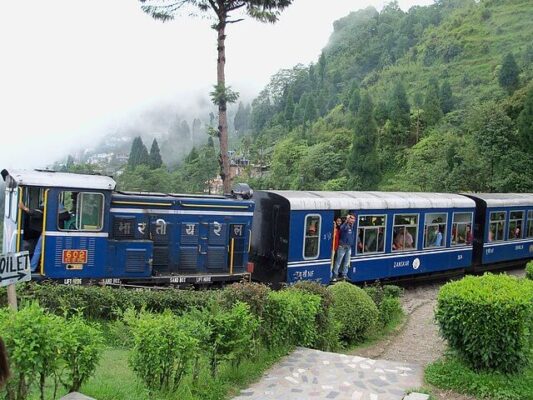 Best Train Routes In India - Darjeeling Himalayan Railway